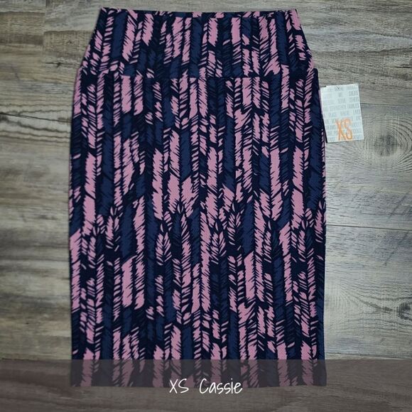 LuLaRoe Dresses & Skirts - LuLaRoe Cassie Skirt XS NEW